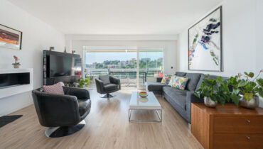 Apartment in Cas Catala with sea views