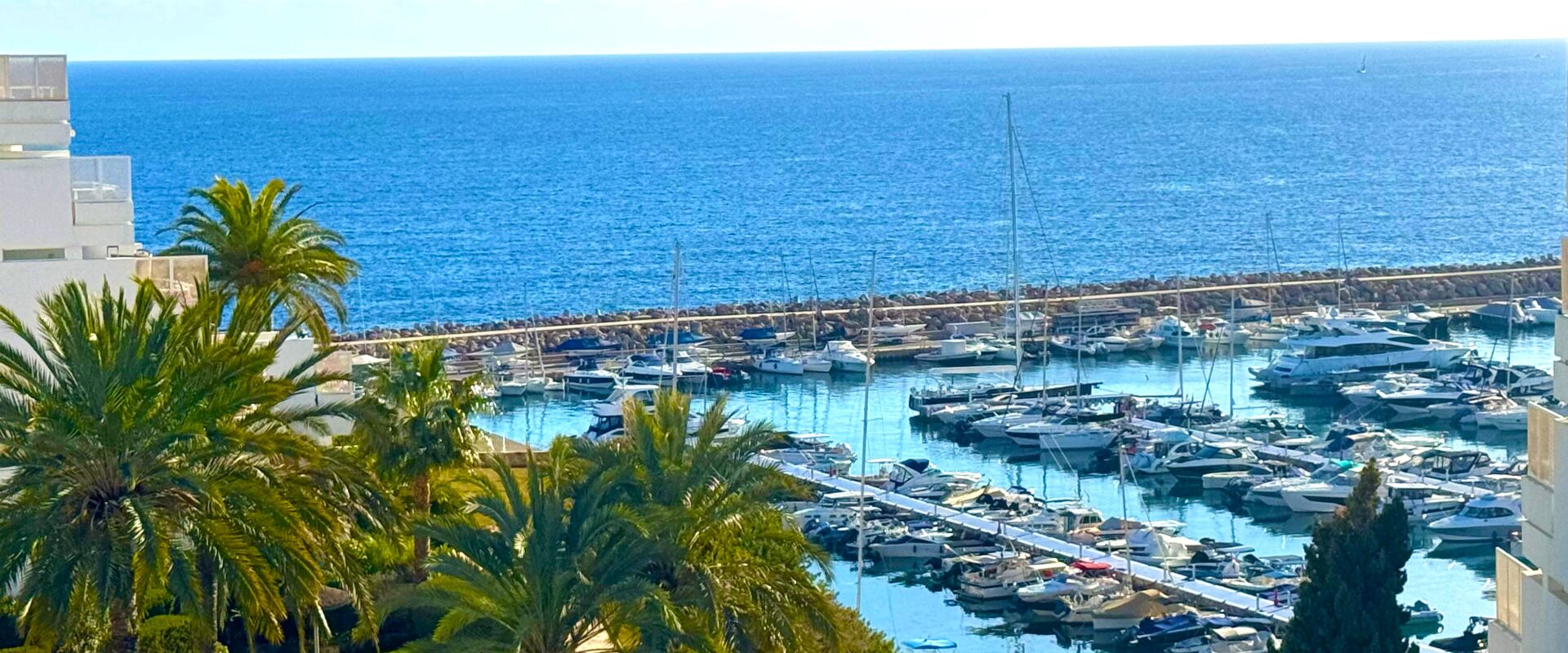 Apartment with  sea views on the first line in Portals