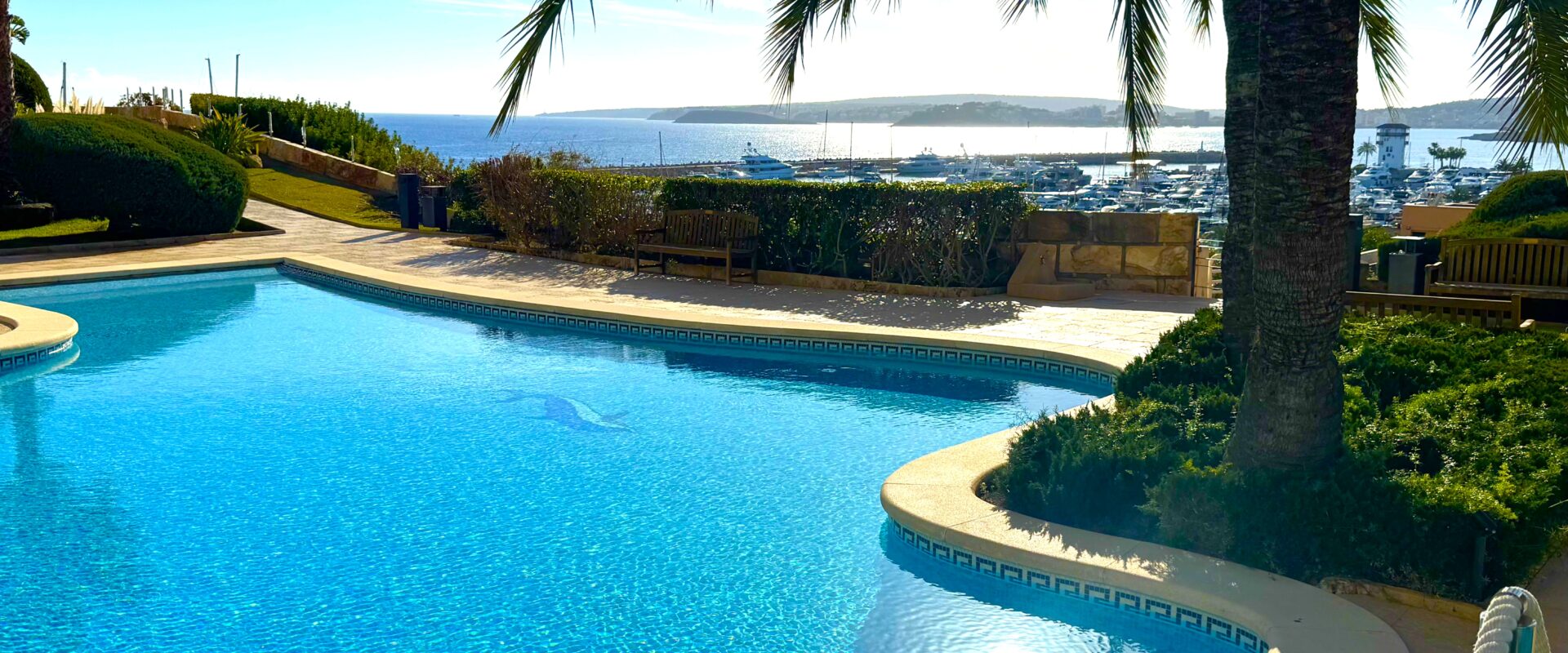 Apartment with  sea views on the first line in Portals