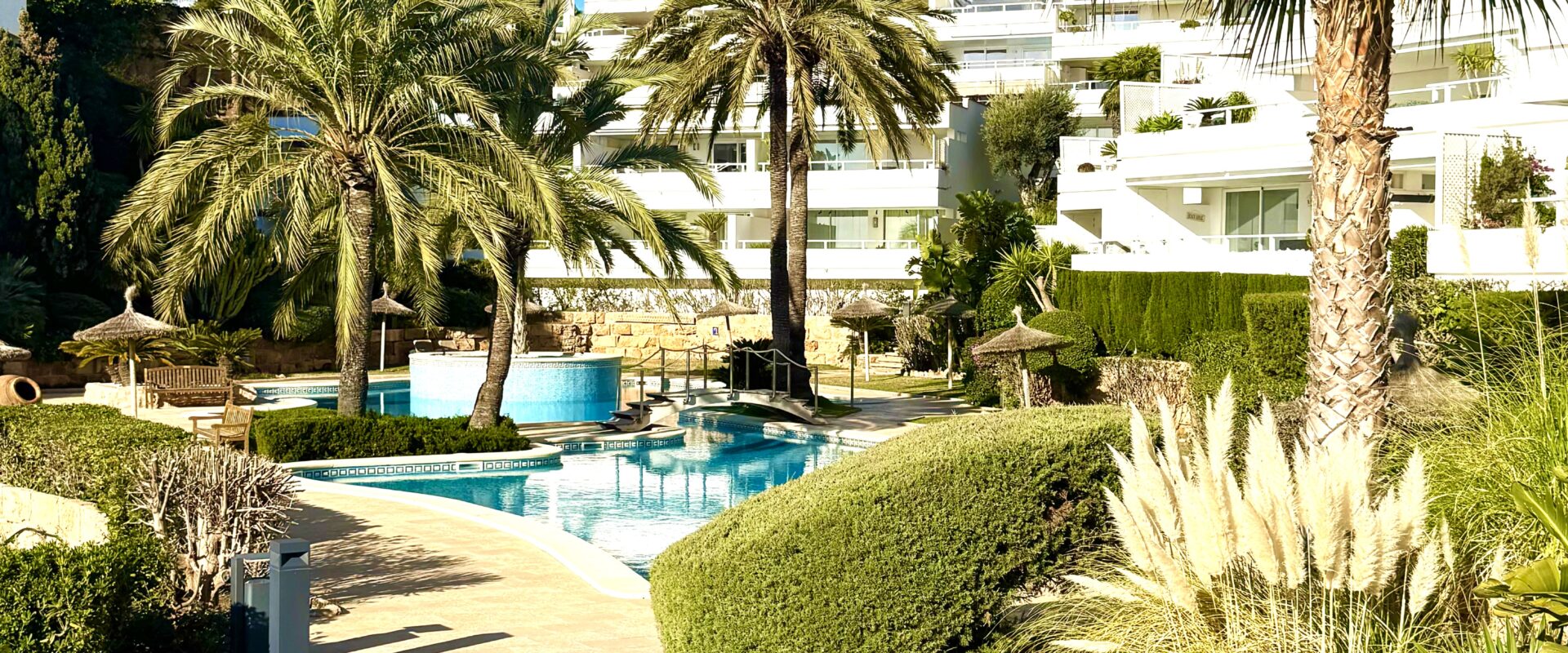 Apartment with  sea views on the first line in Portals