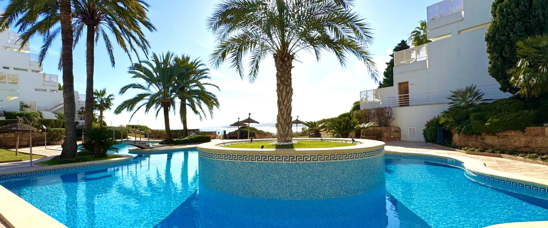 Apartment with  sea views on the first line in Portals