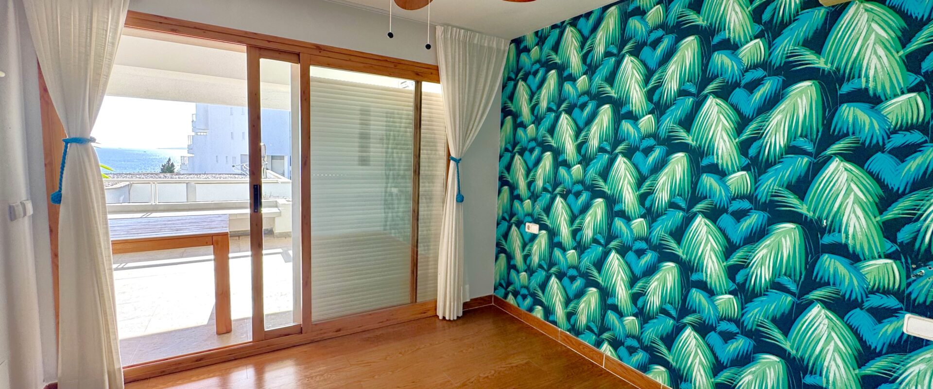 Apartment with  sea views on the first line in Portals
