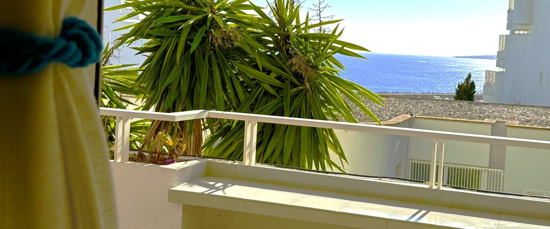 Apartment with  sea views on the first line in Portals