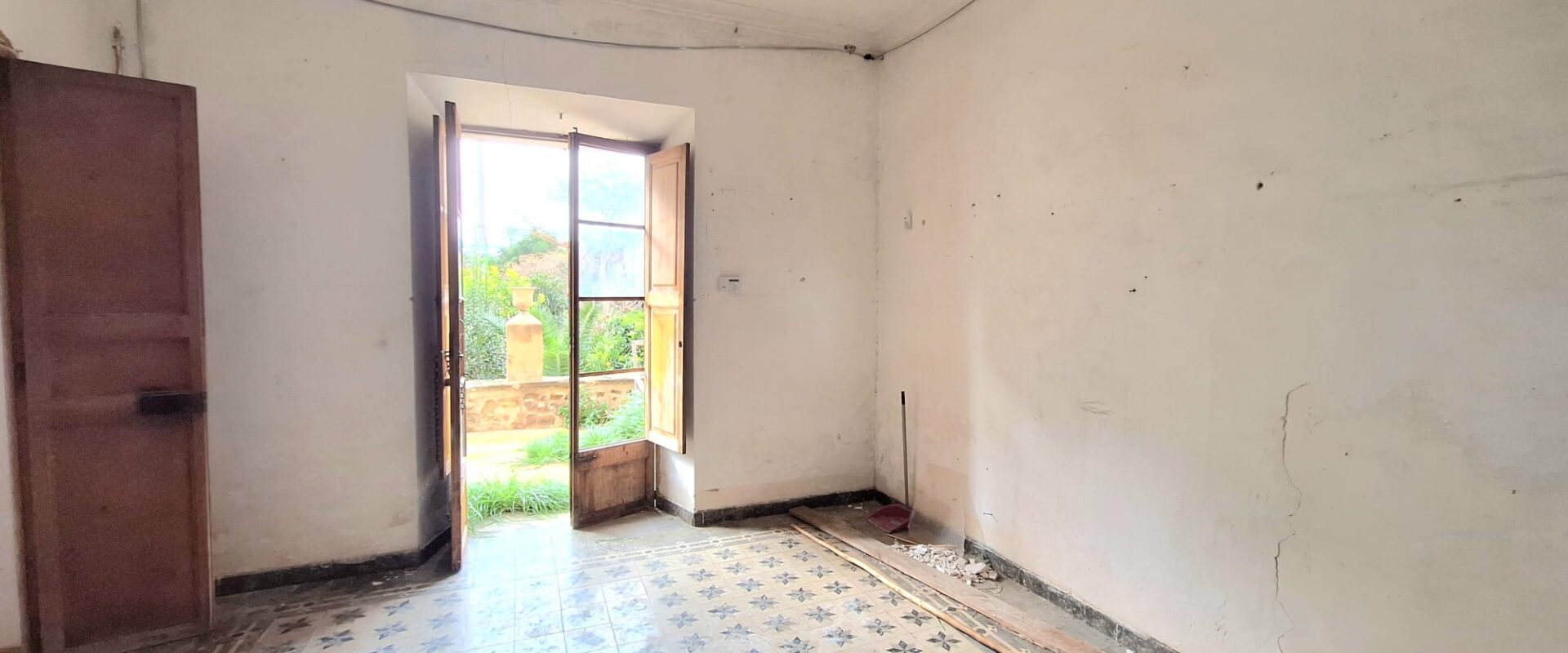 Ground Floor Property with Garden and Pool to Renovate in Son Espanyolet