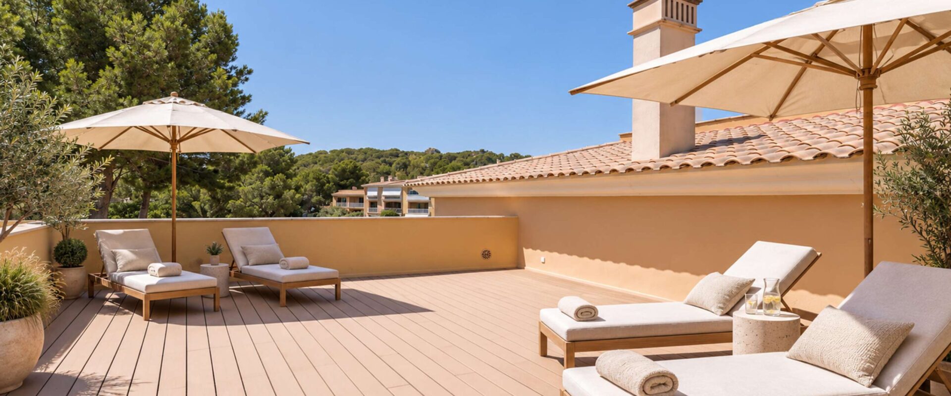 Exclusive renovated townhouse in Santa Ponsa with a garden and swimming pool