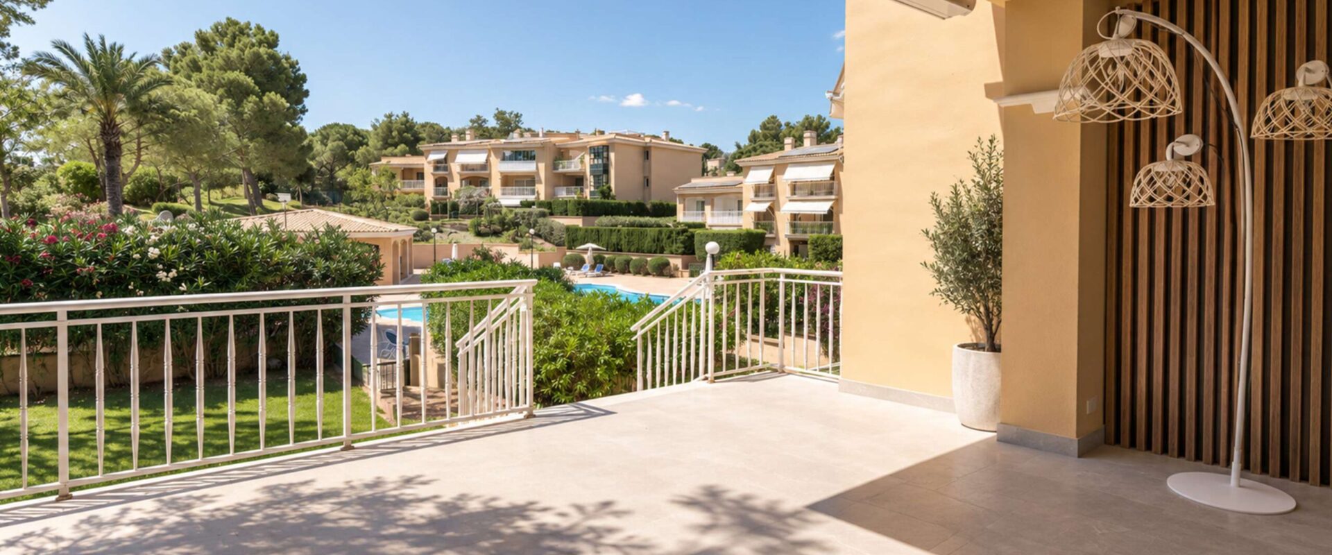 Exclusive renovated townhouse in Santa Ponsa with a garden and swimming pool