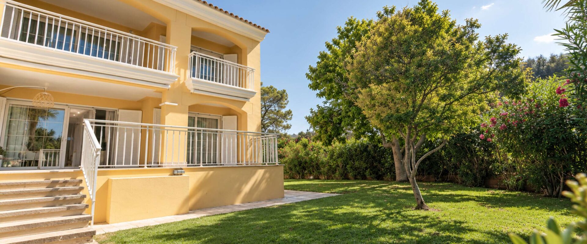 Exclusive renovated townhouse in Santa Ponsa with a garden and swimming pool