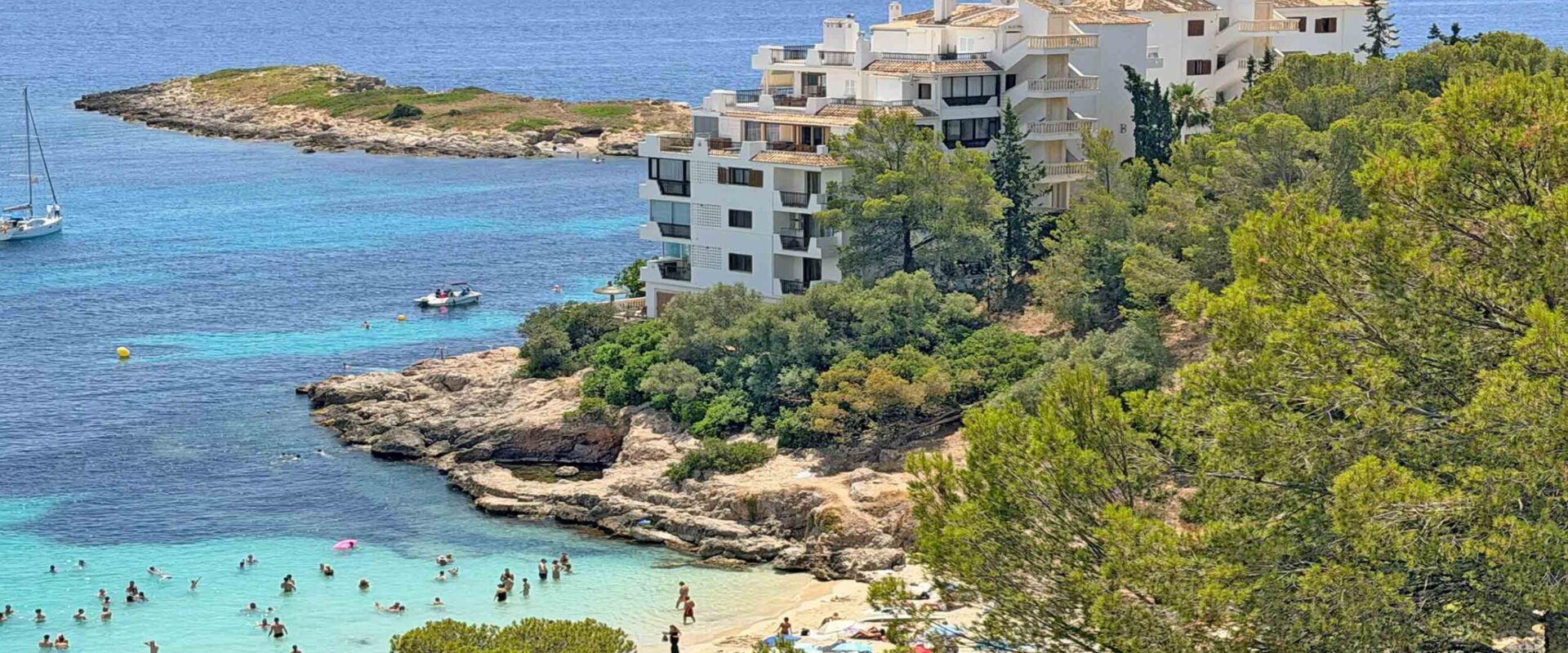Renovated Seafront Apartment in Illetas