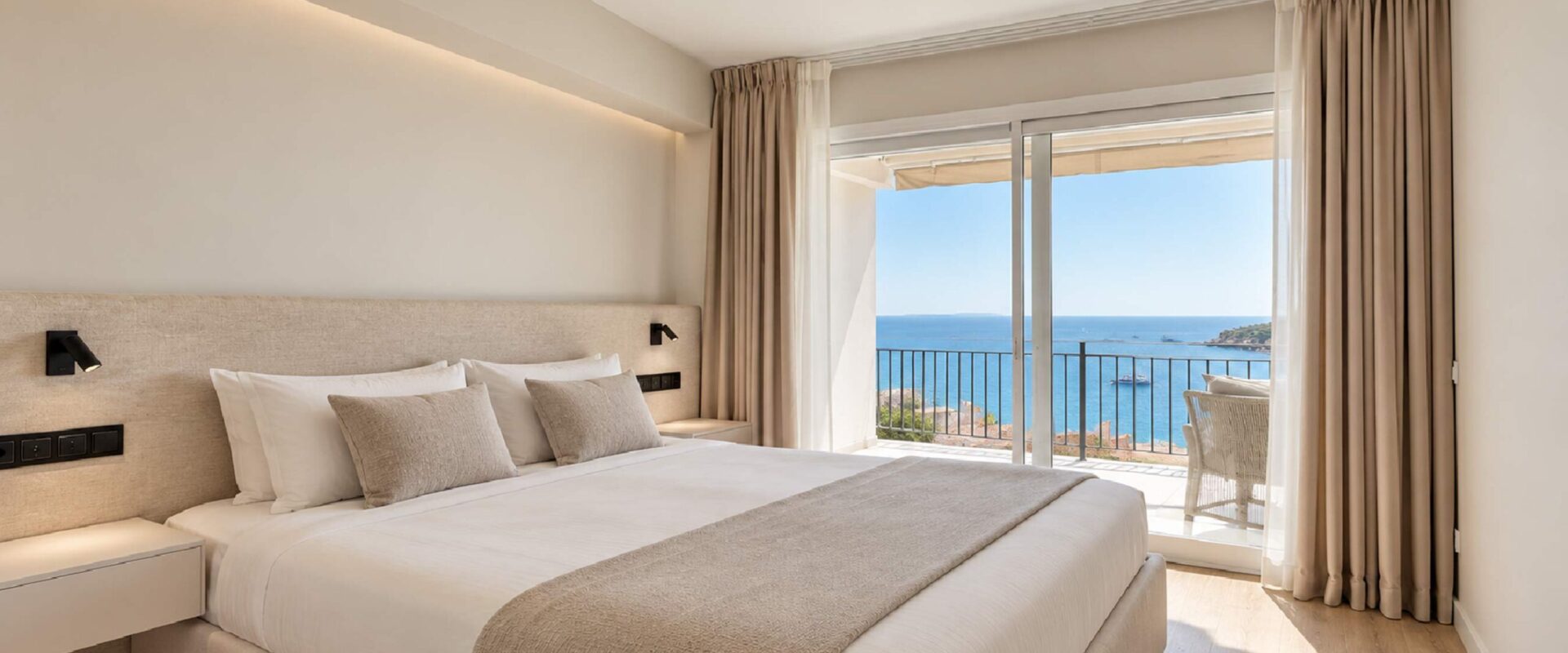 Renovated Seafront Apartment in Illetas